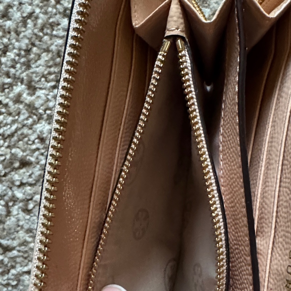 Tory Burch Blush Zip-Around Leather Wallet - Picture 4 of 7